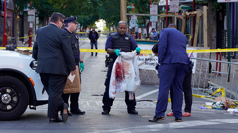 Δεν έχουν σταματημό τα αιματηρά επεισόδια ένοπλης βίας στις ΗΠΑ – Έξι νεκροί από πυρά σε δύο πόλεις
